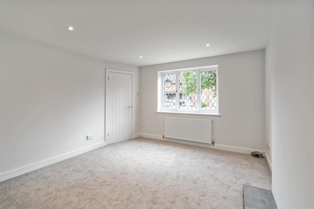 2 Fieldhouse Close-3 lo.jpg