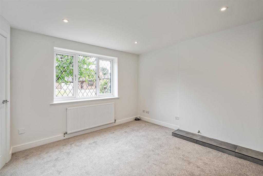 2 Fieldhouse Close-4 lo.jpg