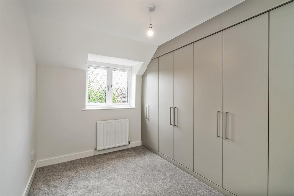 2 Fieldhouse Close-13 lo.jpg