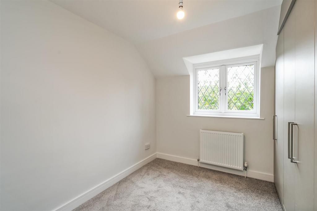 2 Fieldhouse Close-14 lo.jpg