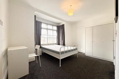 1 bedroom in a house share to rent, Watling Street, Dartford, DA2