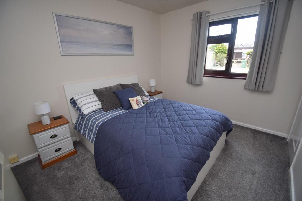Bedroom 2.JPG