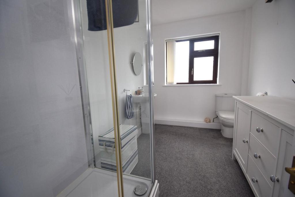 Family Bathroom.JPG