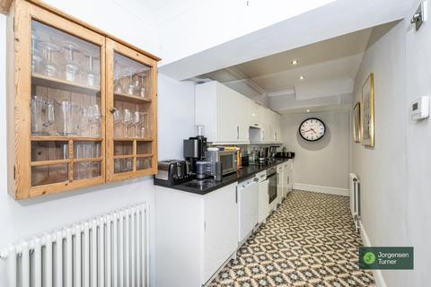 2 bedroom flat for sale, Minford Gardens, London, W14