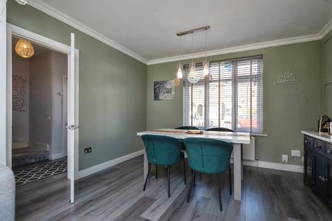 3 bedroom terraced house for sale, Sisley Road, Barking