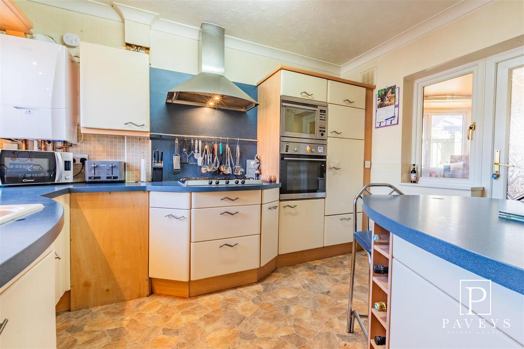 Kitchen breakfast room