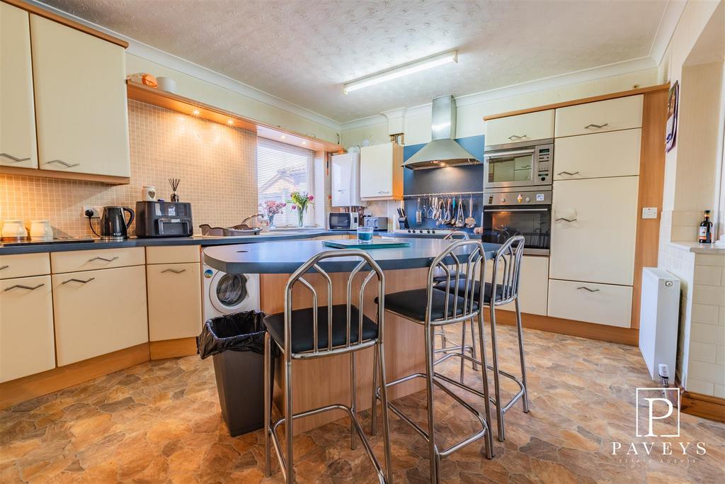 Kitchen breakfast room