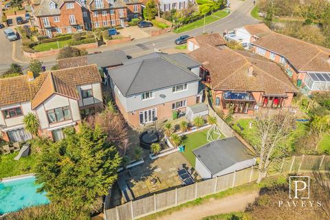 4 bedroom detached house for sale, Naze Park Road, Walton on the Naze