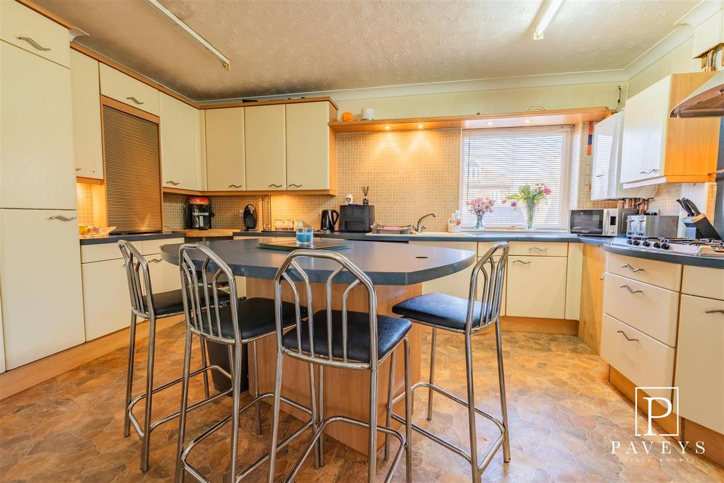 Kitchen breakfast room
