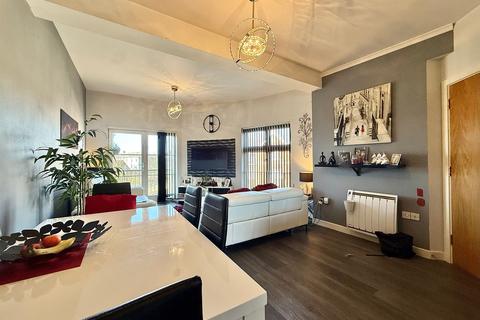 2 bedroom flat for sale, Downham Boulevard, Ipswich IP3