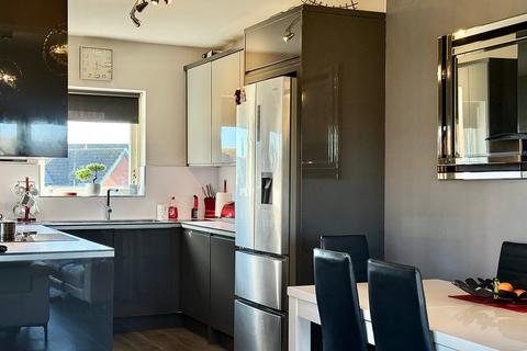 2 bedroom flat for sale, Downham Boulevard, Ipswich IP3