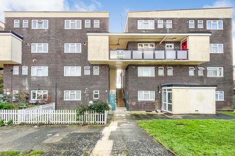 3 bedroom maisonette for sale, Shipwrights Avenue, Chatham ME4