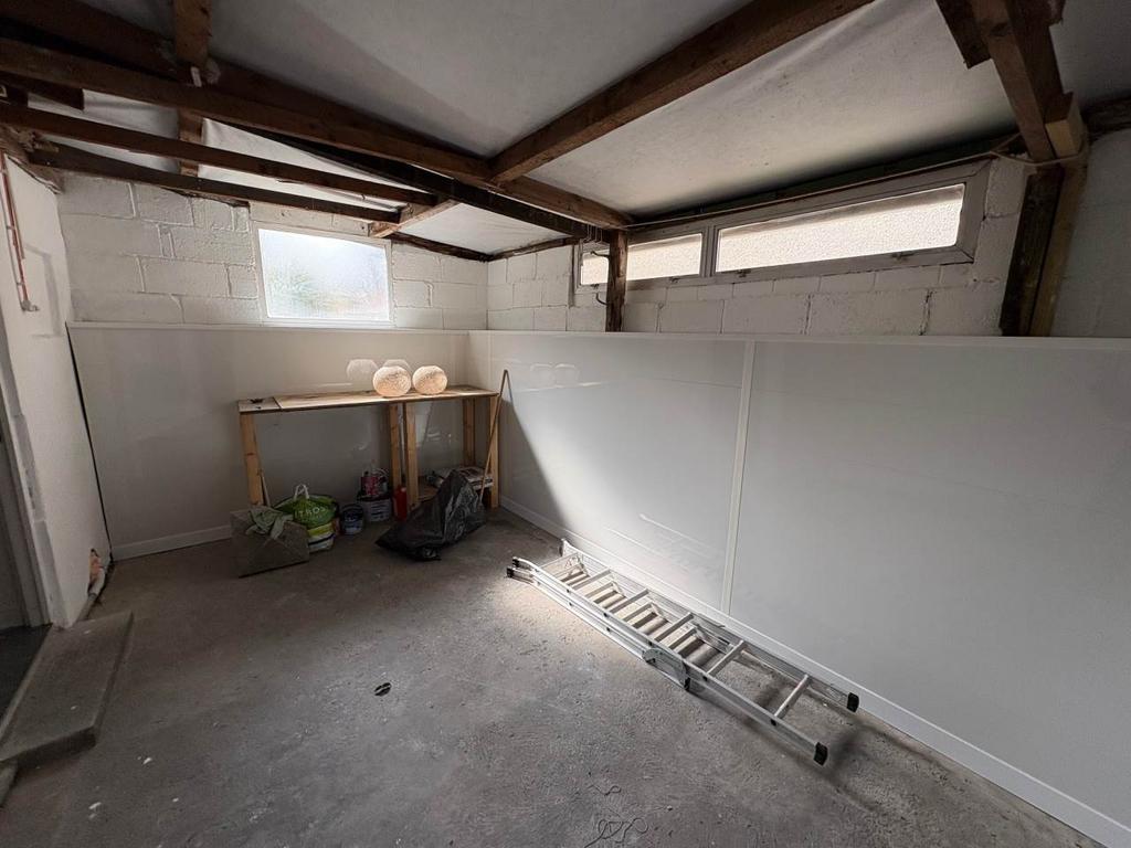 Dickenson rd 13 f2 i