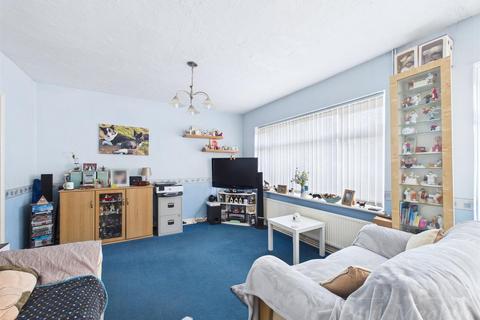 3 bedroom end of terrace house for sale, Oak Bank, New Addington, Croydon