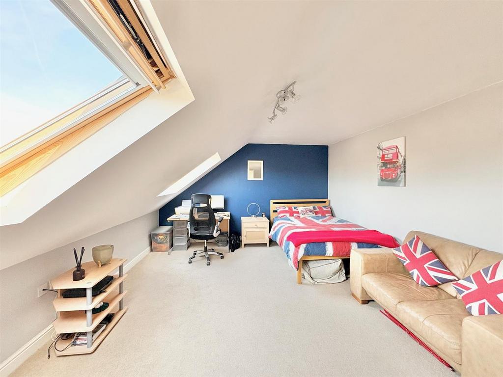 Bedroom 5.jpg