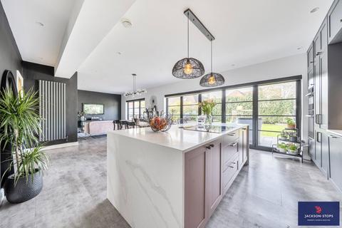 5 bedroom detached house for sale, Park Avenue South, Abington Park, Northampton, Northamptonshire, NN3