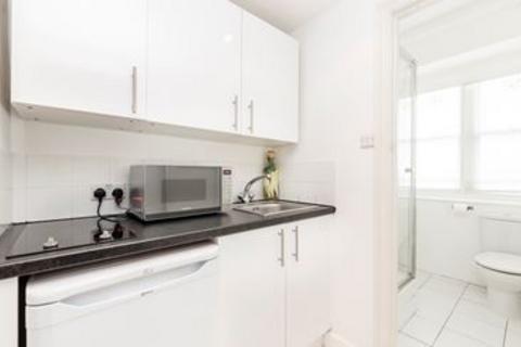 Studio to rent, Hill Street, W1J