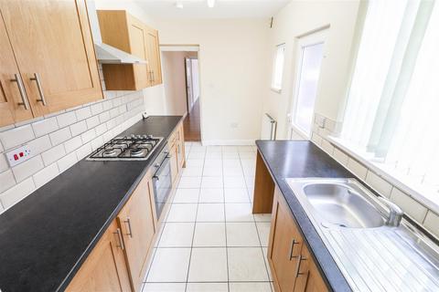 2 bedroom terraced house to rent, Manor Court Road, Nuneaton CV11