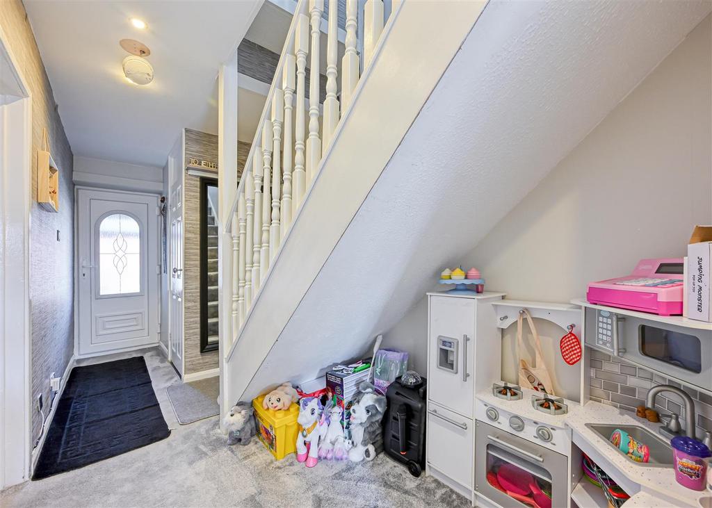 27 Alderton Drive-5.jpg