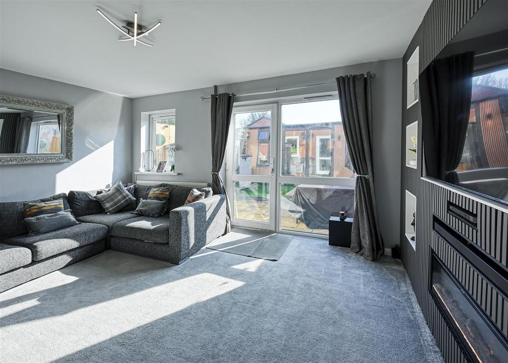 27 Alderton Drive-9.jpg