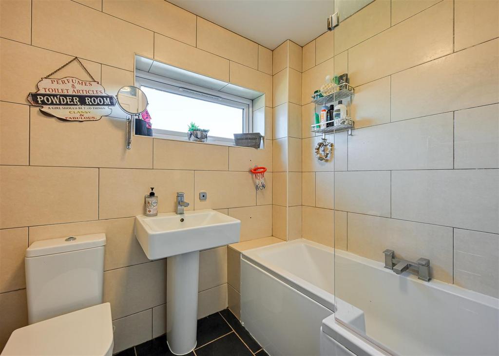 27 Alderton Drive-15.jpg