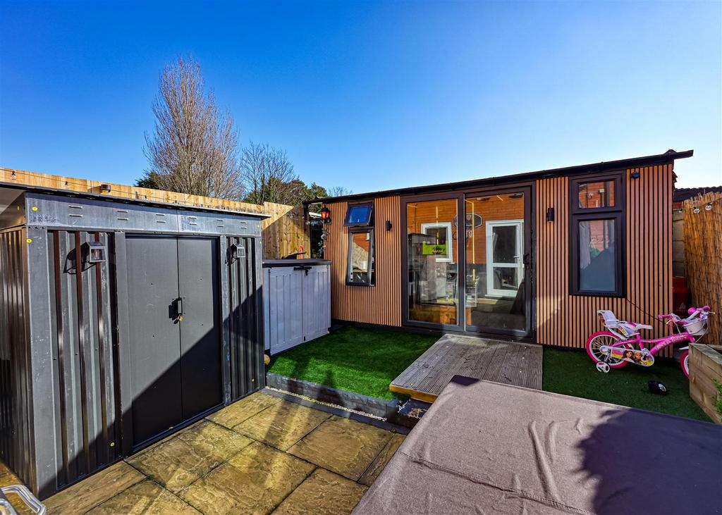 27 Alderton Drive-2.jpg