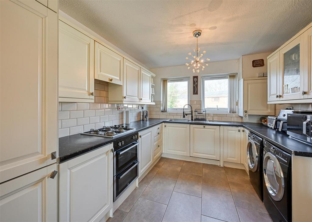 27 Alderton Drive-18.jpg