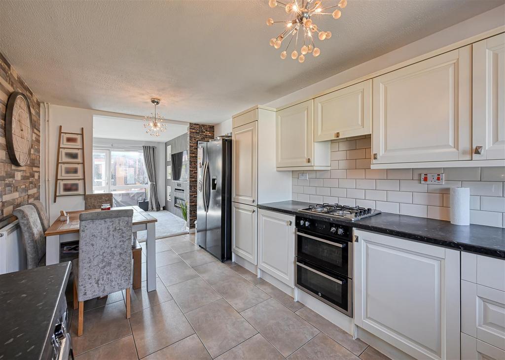 27 Alderton Drive-19.jpg