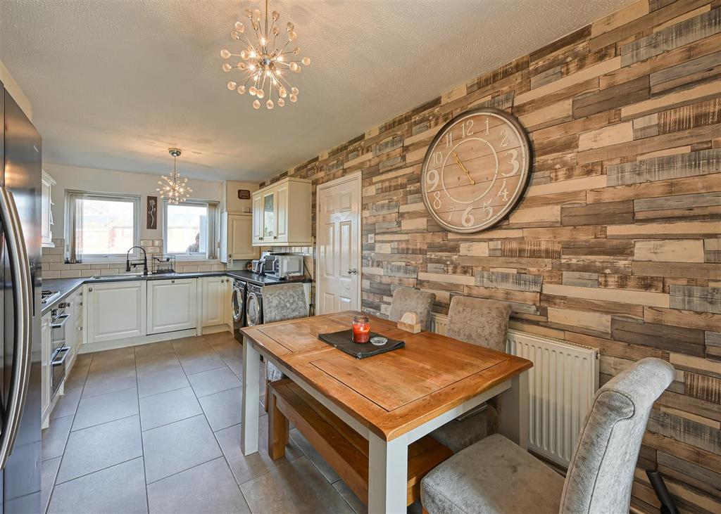 27 Alderton Drive-17.jpg