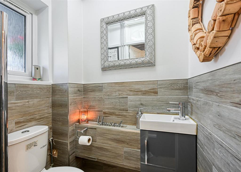 27 Alderton Drive-4.jpg