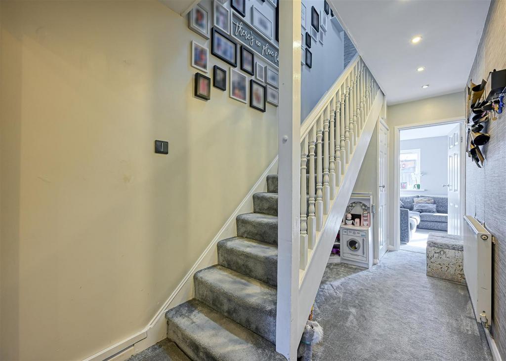 27 Alderton Drive-6.jpg