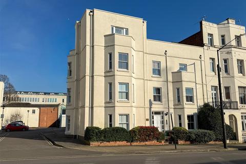 2 bedroom apartment to rent, Dale Street, Leamington Spa