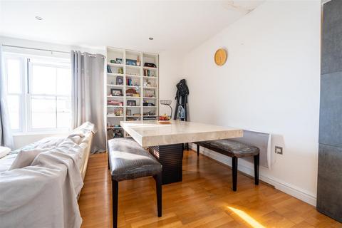 2 bedroom apartment to rent, Dale Street, Leamington Spa