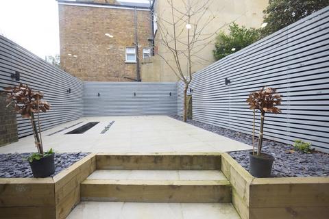 undefined, Grayling Road London N16