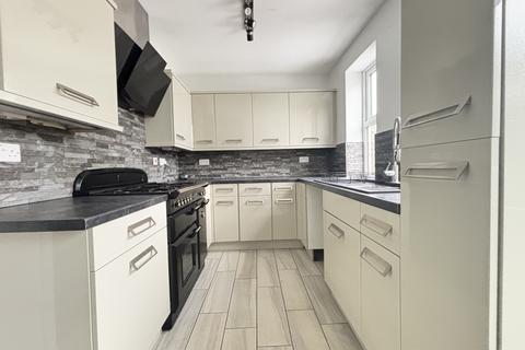 3 bedroom semi-detached house to rent, Station Road, Sutton-in-Ashfield, NG17
