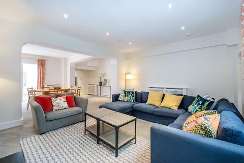 Charlwood Street, London, SW1V