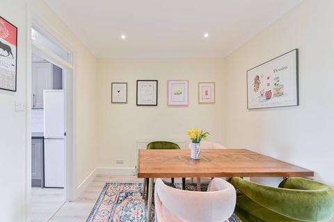 2 bedroom flat for sale, Clapham Common South Side, Clapham Common South Side, London, SW4