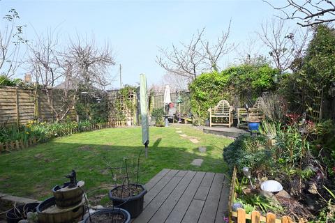 4 bedroom detached house for sale, Knights Garden, Hailsham
