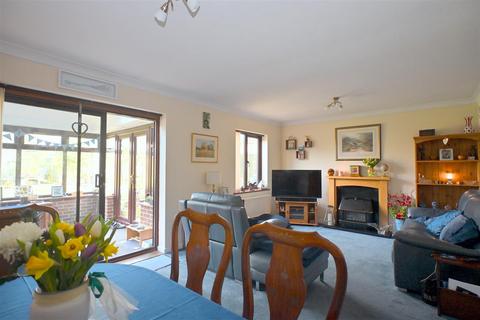 4 bedroom detached house for sale, Knights Garden, Hailsham
