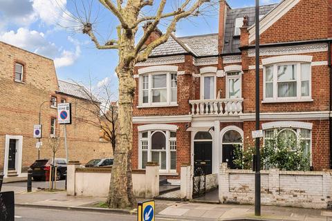 2 bedroom terraced house to rent, Wandsworth Bridge Road, Fulham, London, SW6