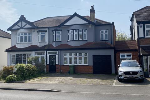 4 bedroom semi-detached house to rent, Upper Brentwood Road, Romford, RM2 6LH