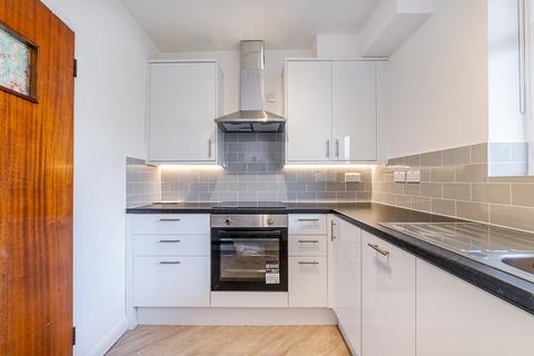 1 bedroom flat to rent, Granville Road London SW18
