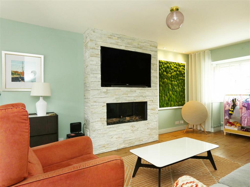 Lounge/Dining Room