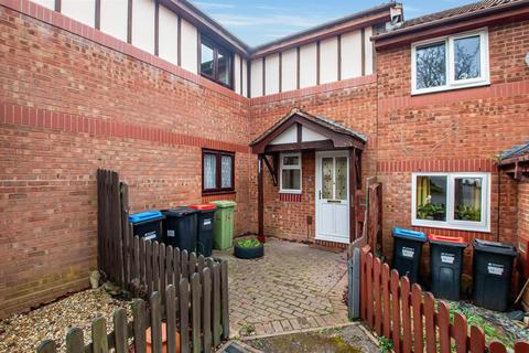 3 bedroom terraced house to rent, Primatt Crescent, Milton Keynes MK5