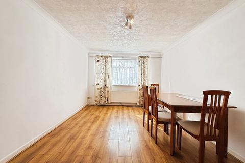 2 bedroom apartment for sale, Gainsborough Drive, Westcliff-on-Sea, Essex