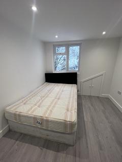3 bedroom apartment to rent, Downhills Park Road