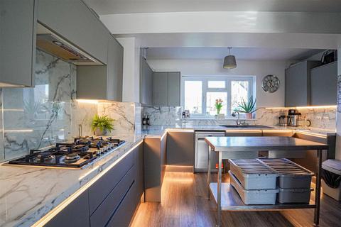 3 bedroom semi-detached house for sale, Wellington Gardens, Battle