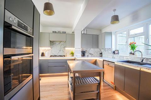 3 bedroom semi-detached house for sale, Wellington Gardens, Battle