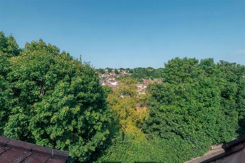 2 bedroom flat to rent, St. Marks Close, High Wycombe HP13