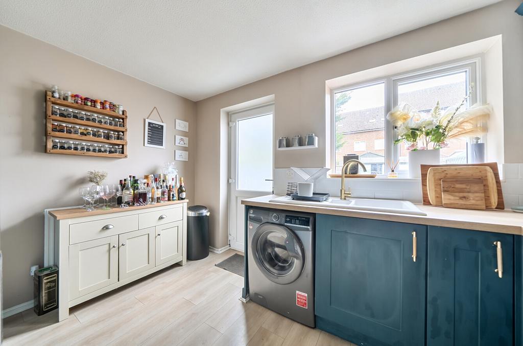 1428913-15-69c16e...